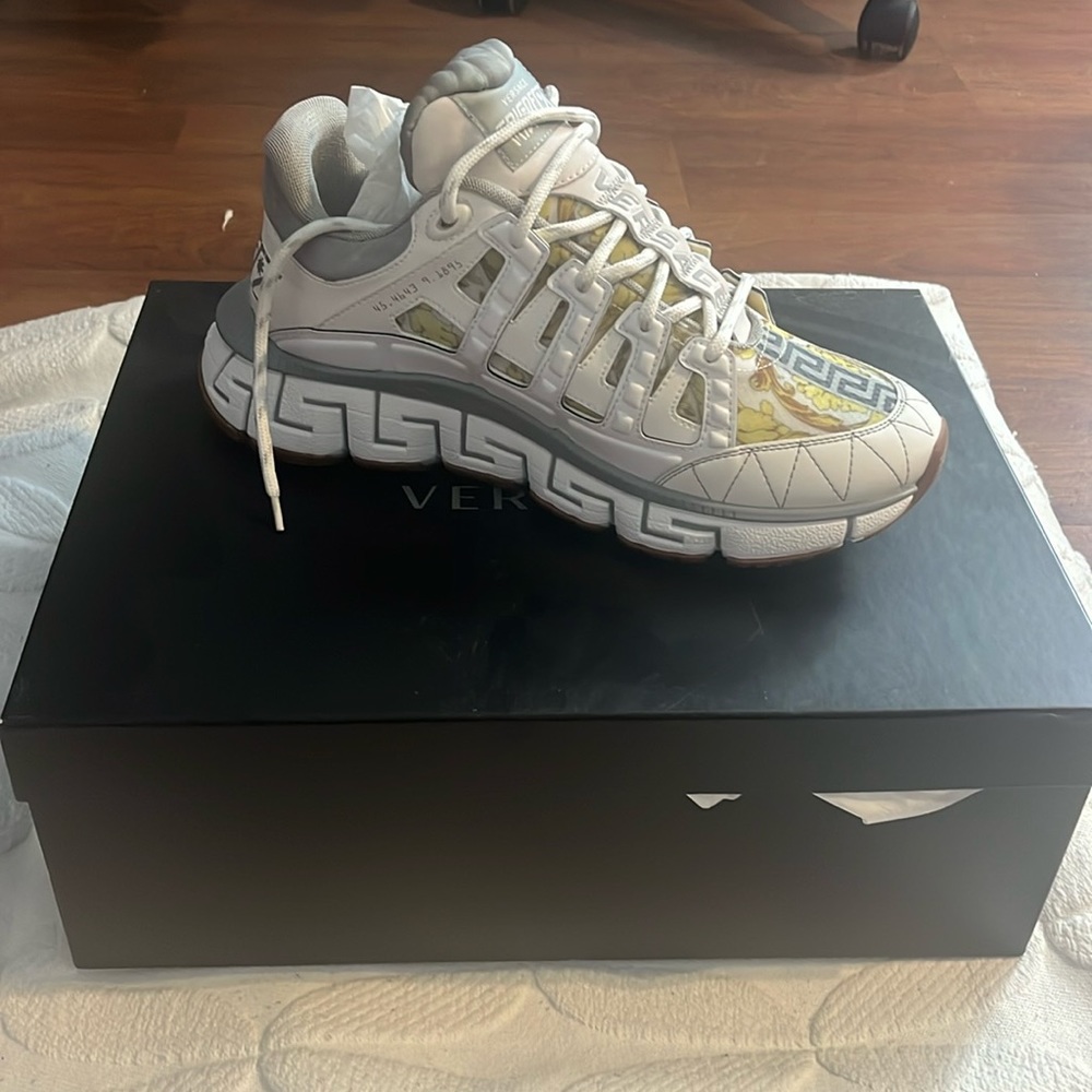 Versace sneakers size 41